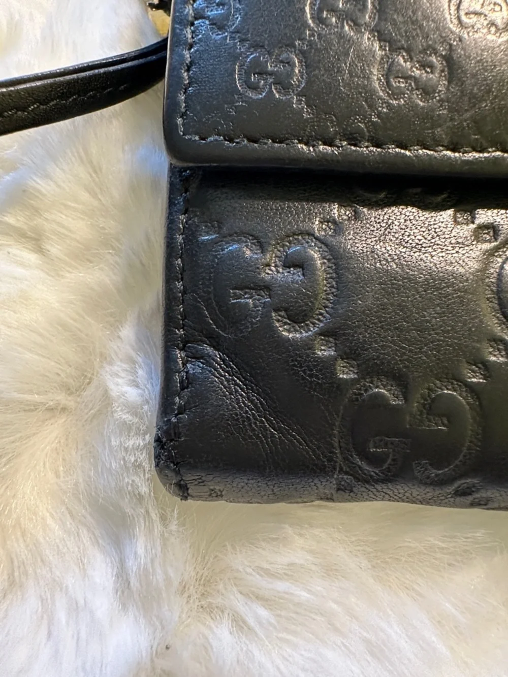Gucci Black Embossed Leather Zip-Around Wallet - Picture 3 of 7
